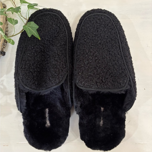 New Vionic Caressa Faux Fur slippers, black, size 8, no box - Picture 2 of 5